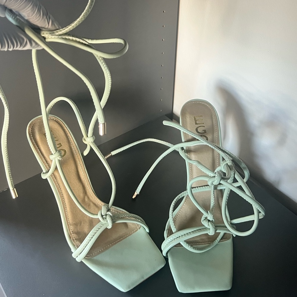*BRAND NEW* EGO OPEN TOE KNOT HEELS